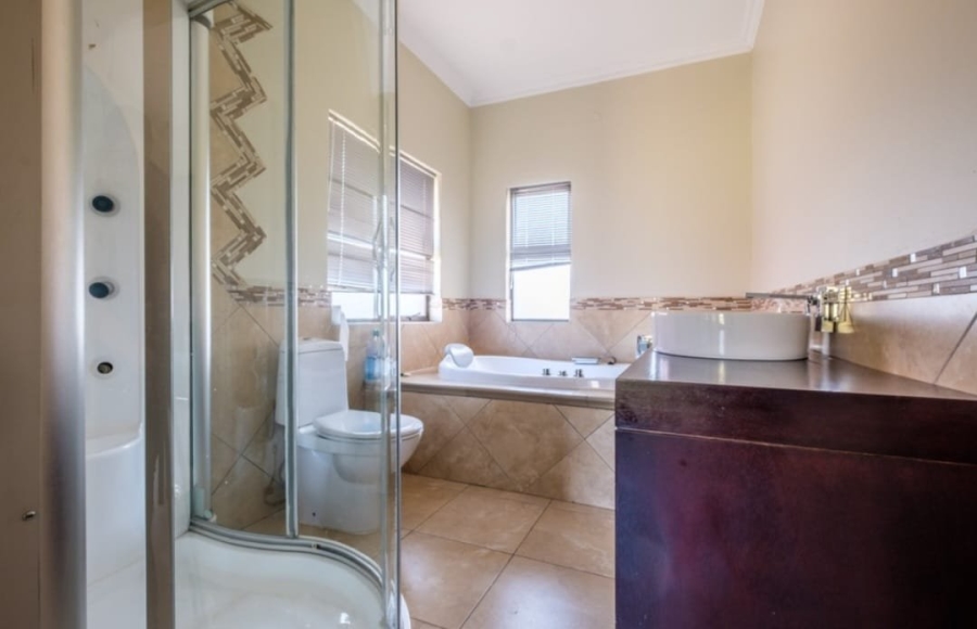 To Let 4 Bedroom Property for Rent in Kosmos Ridge North West